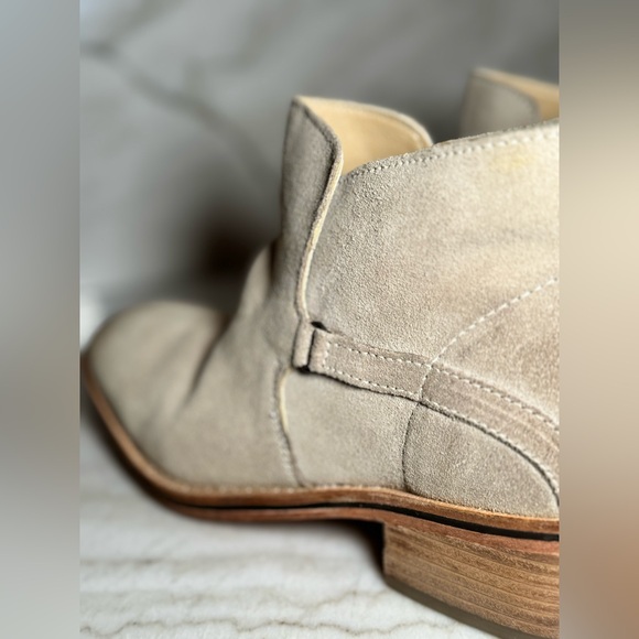 Diba True Caspian Beige Suede Boots New in Box - Picture 5 of 16